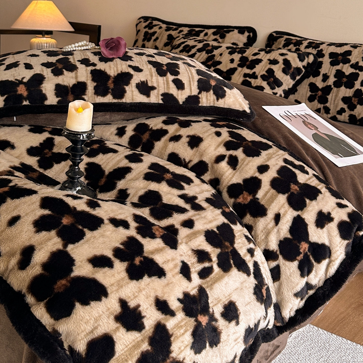 91家纺网 家纺一手货源 找家纺 梵克保罗 2025秋冬新款加厚8斤包边款美拉德仿兔毛皮草牛奶绒四件套 美拉德包边款-双栖蝶