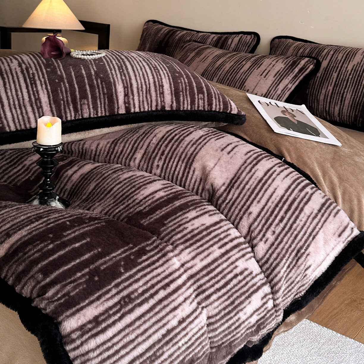 91家纺网 家纺一手货源 找家纺 梵克保罗 2025秋冬新款加厚8斤包边款美拉德仿兔毛皮草牛奶绒四件套 美拉德包边款-微瑕时光