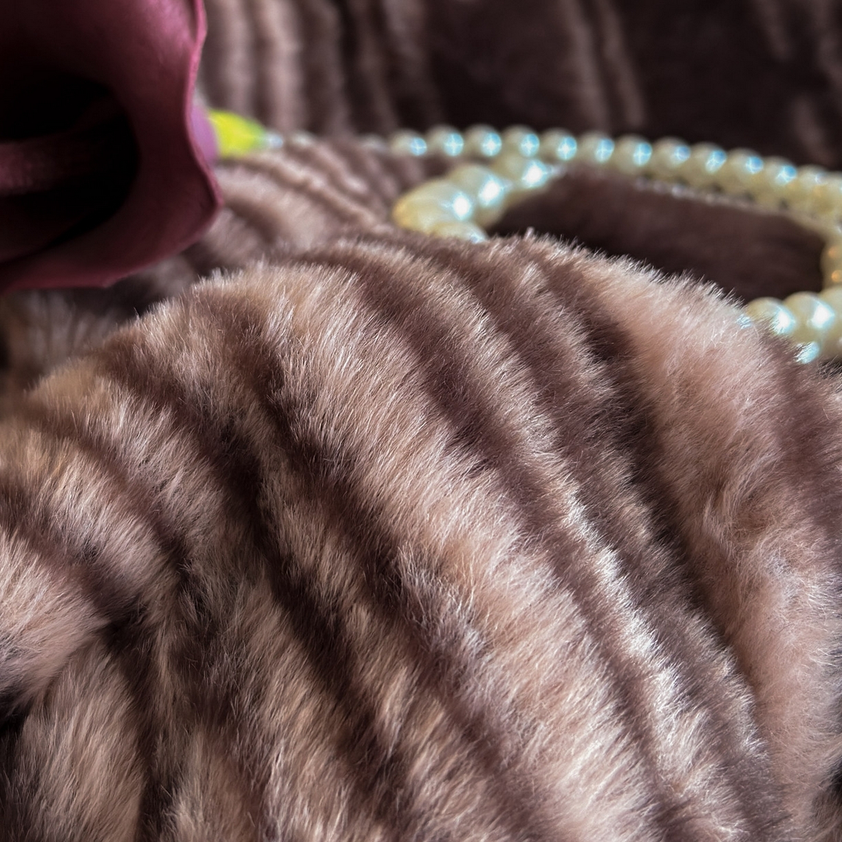 91家纺网 家纺一手货源 找家纺 梵克保罗 2025秋冬新款加厚8斤包边款美拉德仿兔毛皮草牛奶绒四件套 美拉德包边款-微瑕时光