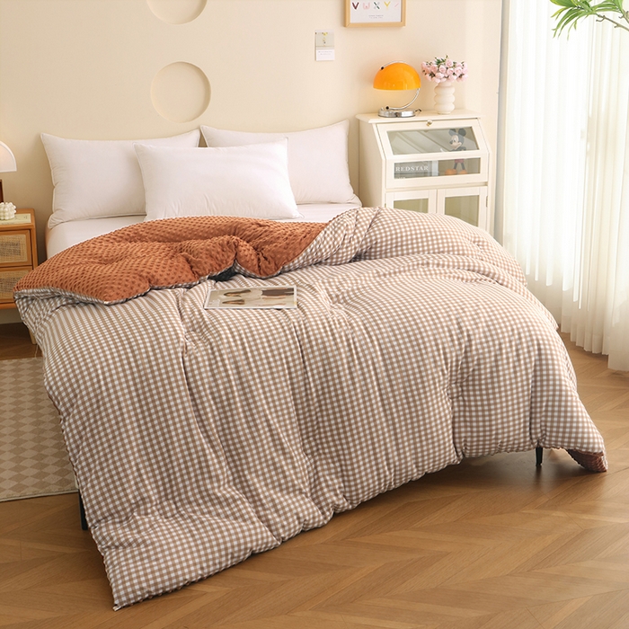 91家纺网 家纺一手货源 找家纺 乐沐 2025新款A类水洗棉双层纱豆豆绒被芯 克洛迪雅-浅咖