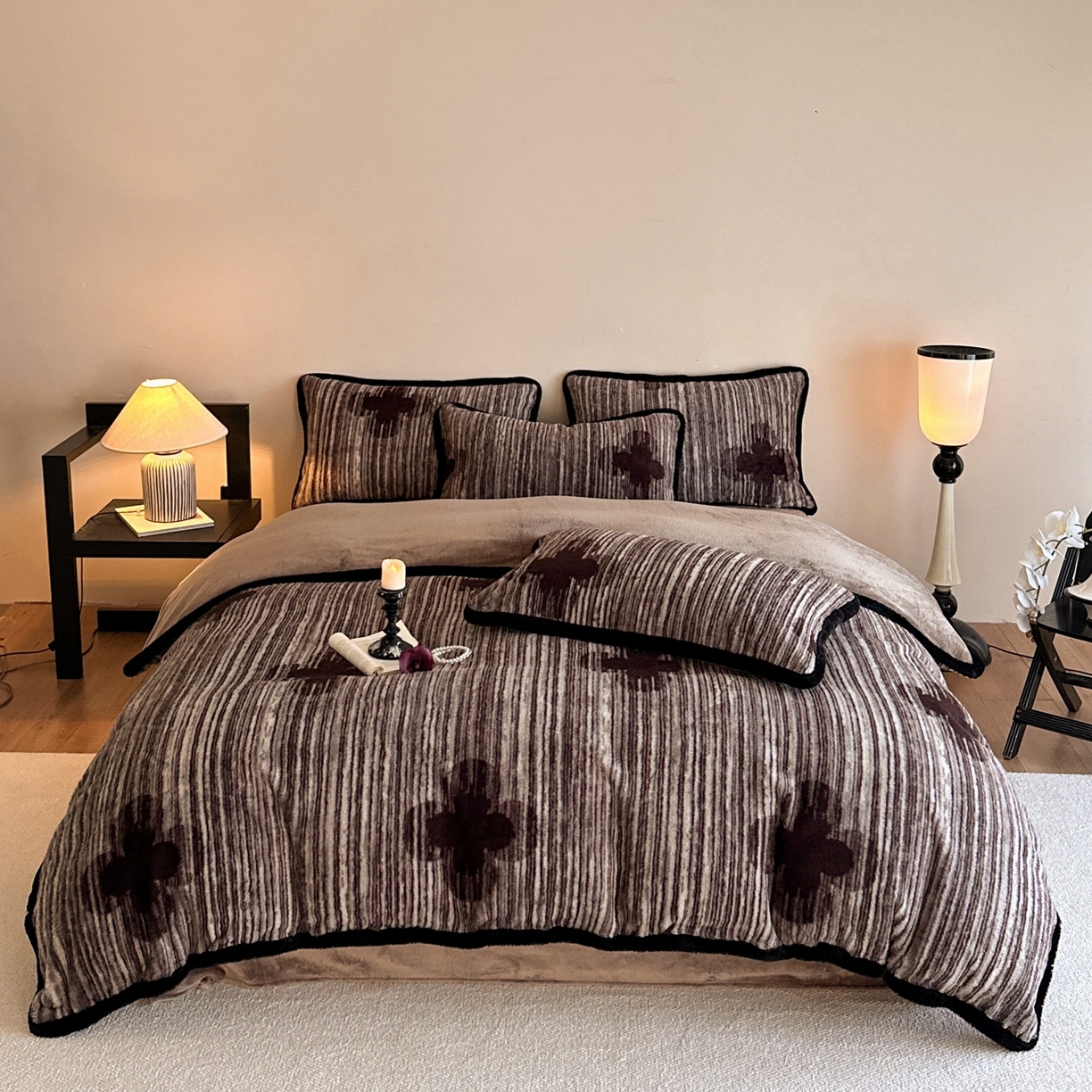 91家纺网 家纺一手货源 找家纺 梵克保罗 2025秋冬新款加厚8斤包边款美拉德仿兔毛皮草牛奶绒四件套 美拉德包边款-永恒誓言