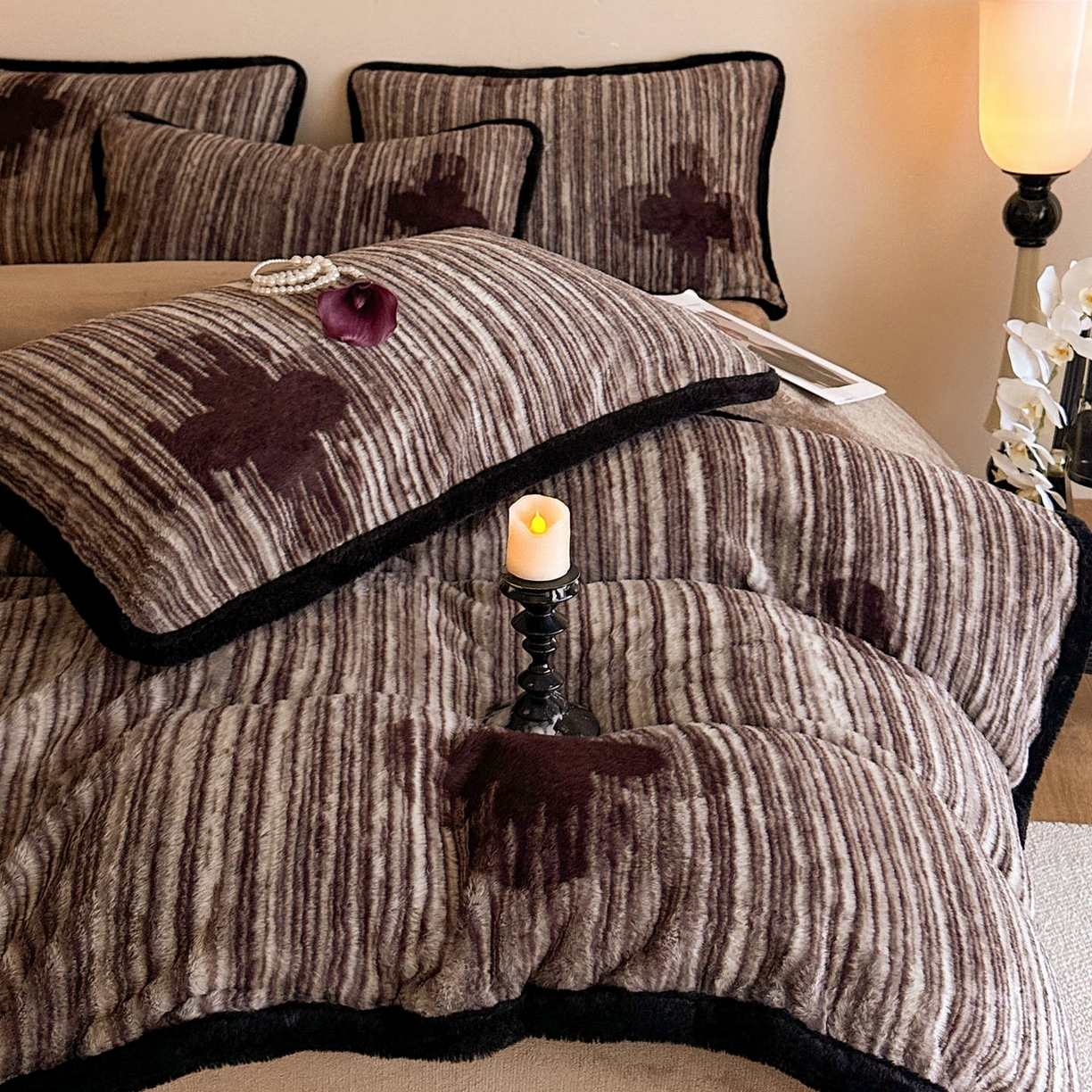 91家纺网 家纺一手货源 找家纺 梵克保罗 2025秋冬新款加厚8斤包边款美拉德仿兔毛皮草牛奶绒四件套 美拉德包边款-永恒誓言