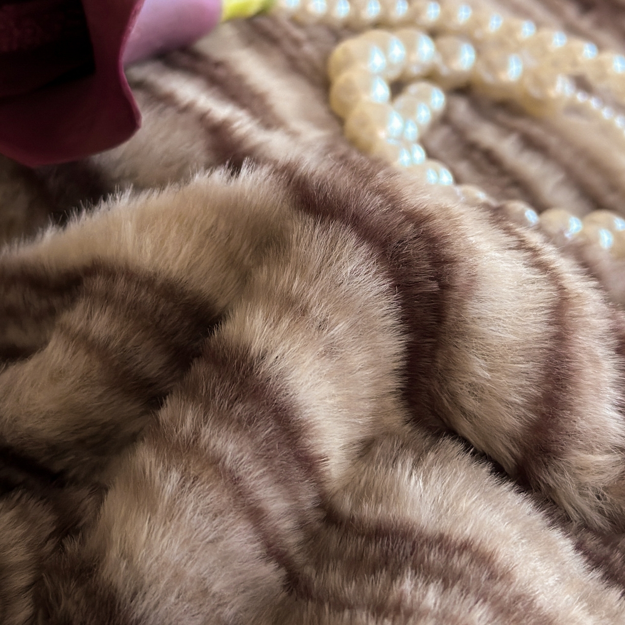 91家纺网 家纺一手货源 找家纺 梵克保罗 2025秋冬新款加厚8斤包边款美拉德仿兔毛皮草牛奶绒四件套 美拉德包边款-永恒誓言