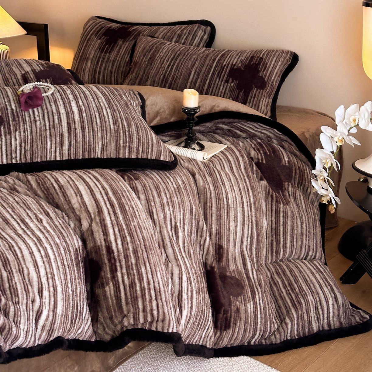 91家纺网 家纺一手货源 找家纺 梵克保罗 2025秋冬新款加厚8斤包边款美拉德仿兔毛皮草牛奶绒四件套 美拉德包边款-永恒誓言