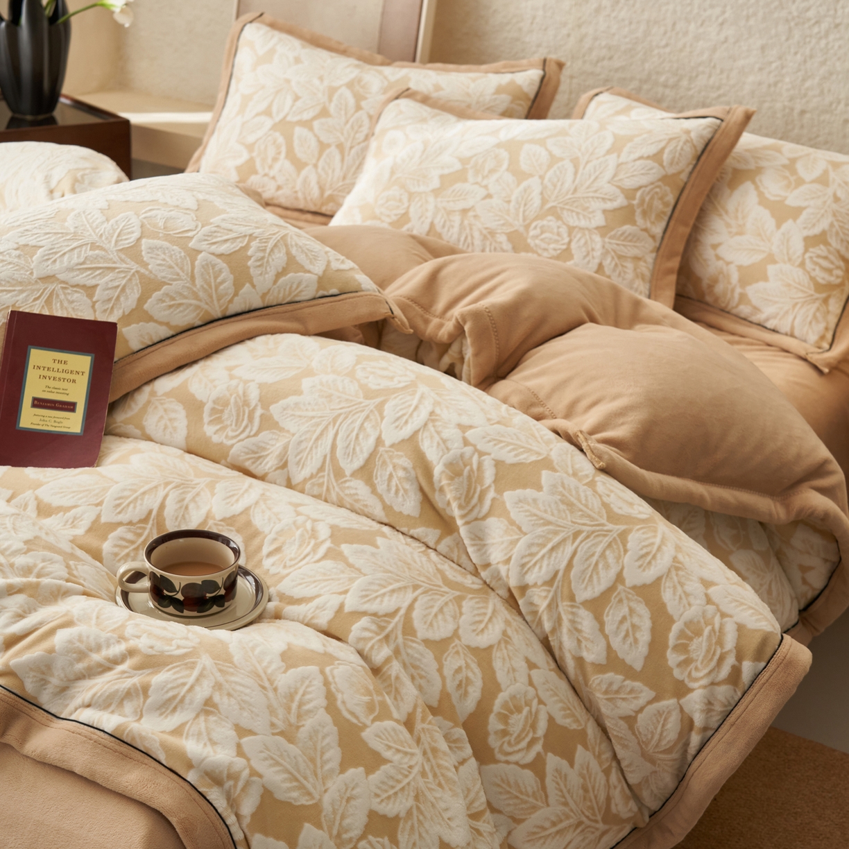 91家纺网 家纺一手货源 找家纺 寐绸家纺 2025秋冬新款230g牛奶绒染色雕花四件套 雕花四件套-叶茂