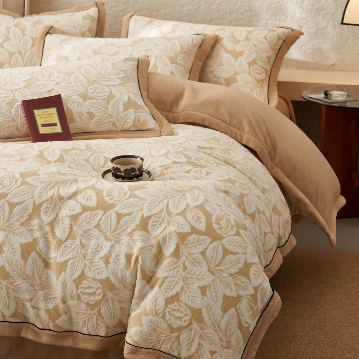 91家纺网 家纺一手货源 找家纺 寐绸家纺 2025秋冬新款230g牛奶绒染色雕花四件套 雕花四件套-叶茂