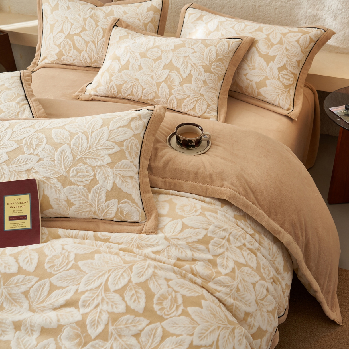 91家纺网 家纺一手货源 找家纺 寐绸家纺 2025秋冬新款230g牛奶绒染色雕花四件套 雕花四件套-叶茂