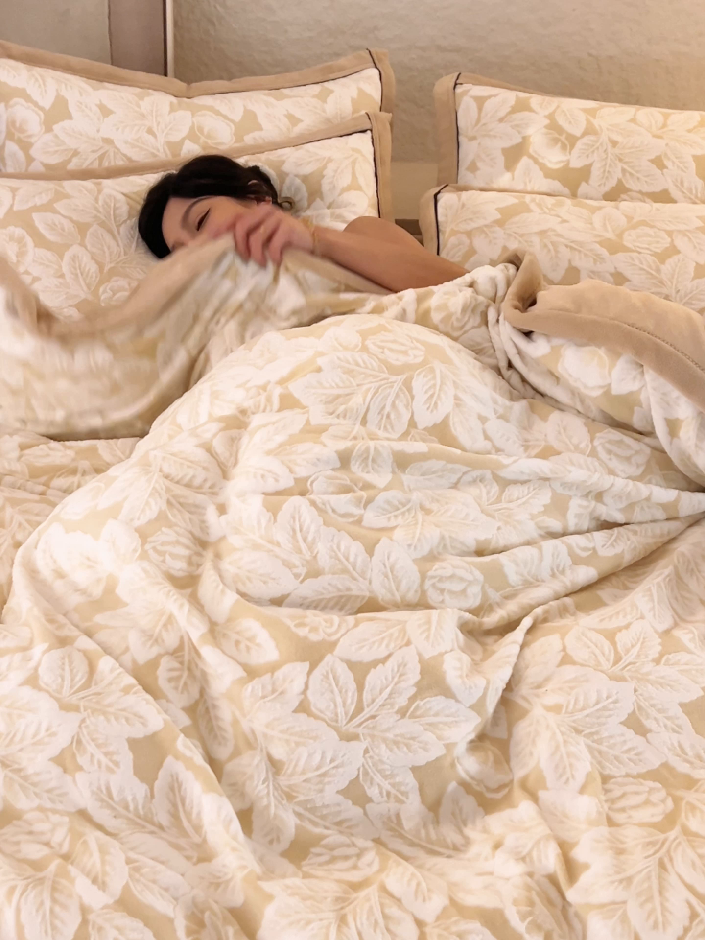 91家纺网 家纺一手货源 找家纺 寐绸家纺 2025秋冬新款230g牛奶绒染色雕花四件套 雕花四件套-叶茂