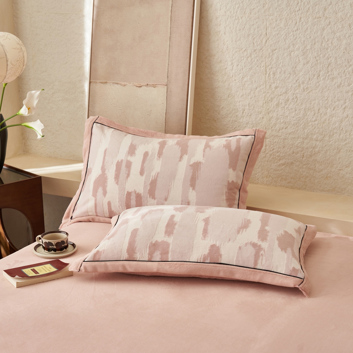 91家纺网 家纺一手货源 找家纺 寐绸家纺 2025秋冬新款230g牛奶绒染色雕花四件套 雕花四件套-云中行