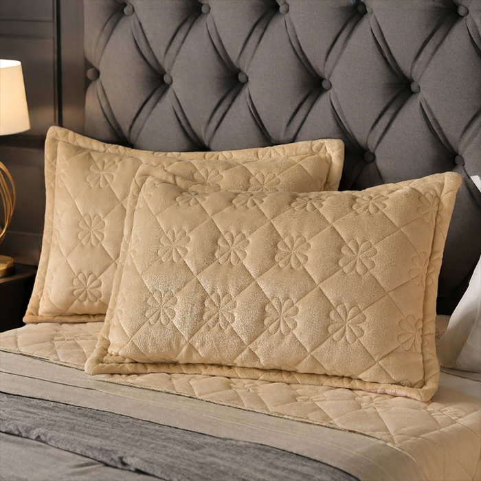 91家纺网 家纺一手货源 找家纺 （总）小牛席业 2025新款加厚牛奶绒四叶草夹棉枕套