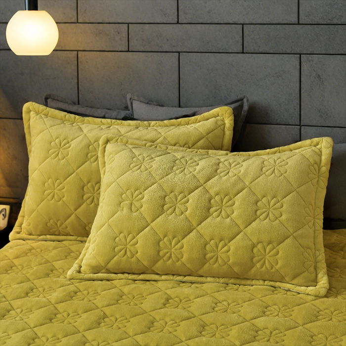 91家纺网 家纺一手货源 找家纺 （总）小牛席业 2025新款加厚牛奶绒四叶草夹棉枕套