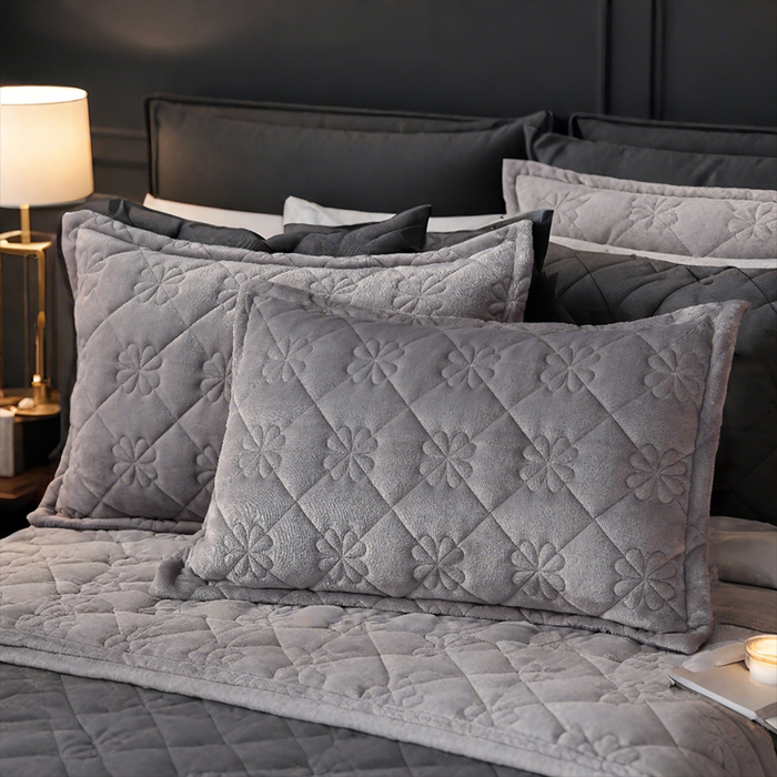 小牛席业 2025新款加厚牛奶绒四叶草夹棉枕套 牛奶绒四叶草夹棉枕套-浅灰