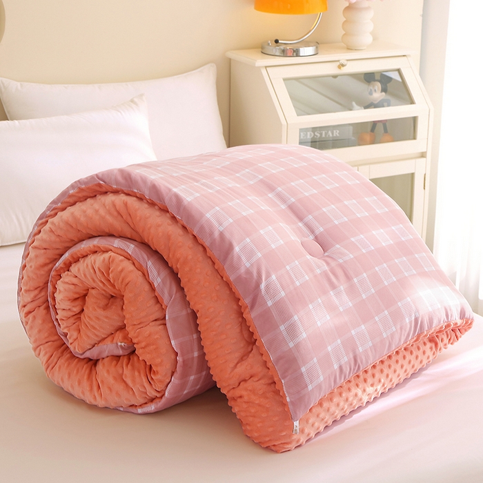 91家纺网 家纺一手货源 找家纺 乐沐 2025新款A类水洗棉双层纱豆豆绒被芯 西雅图-粉玉