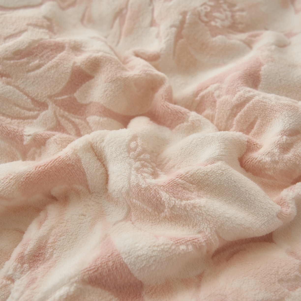 91家纺网 家纺一手货源 找家纺 寐绸家纺 2025秋冬新款230g牛奶绒染色雕花四件套 雕花四件套-绽放