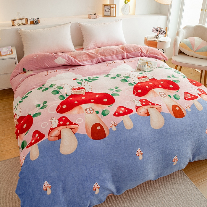 91家纺网 家纺一手货源 找家纺 宅部落 2025新款高克重牛奶绒卡通印花单被套 蘑菇小屋