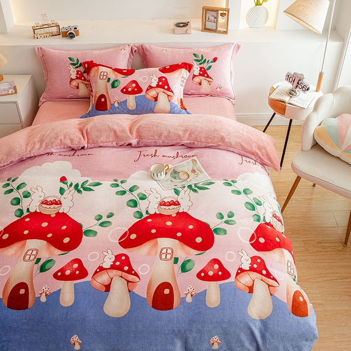 91家纺网 家纺一手货源 找家纺 宅部落 2025新款高克重牛奶绒卡通印花单被套 蘑菇小屋