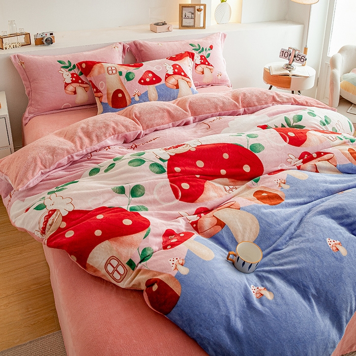 91家纺网 家纺一手货源 找家纺 宅部落 2025新款高克重牛奶绒卡通印花单被套 蘑菇小屋