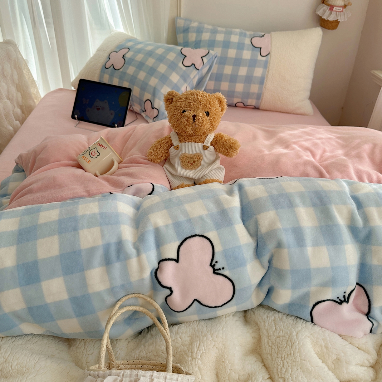 91家纺网 家纺一手货源 找家纺 （总）顾里家纺 2025新款ins韩风甜感羊羔拼接牛奶绒少女系四件套