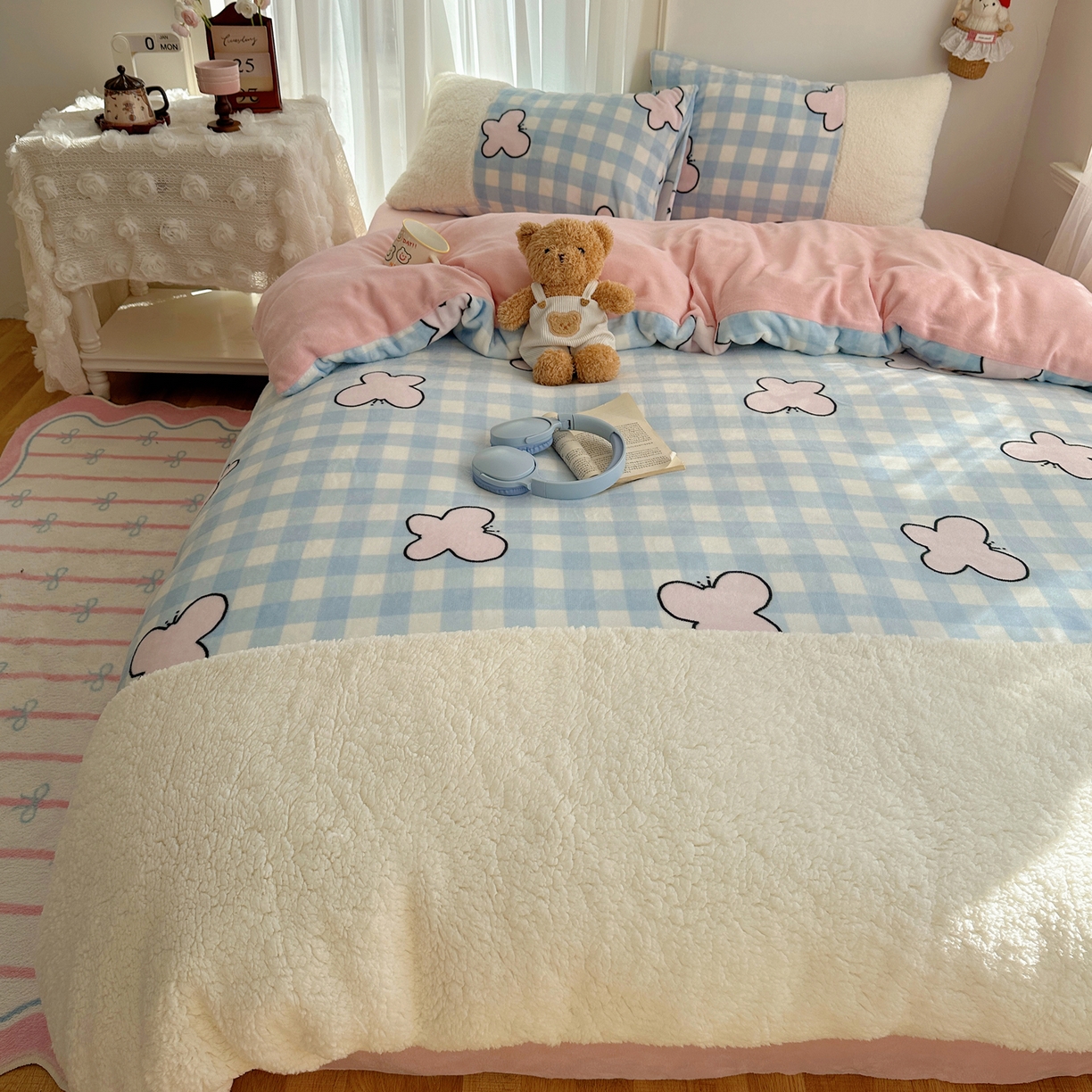 91家纺网 家纺一手货源 找家纺 （总）顾里家纺 2025新款ins韩风甜感羊羔拼接牛奶绒少女系四件套