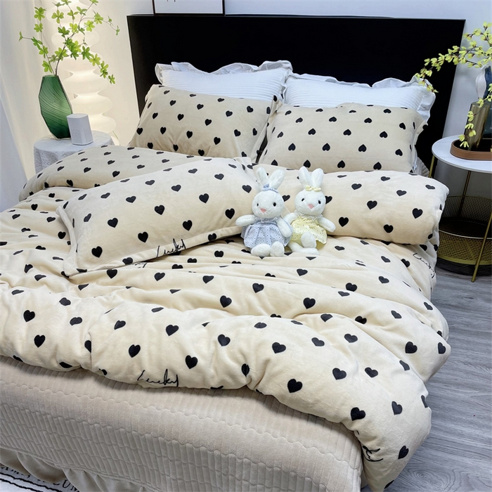 91家纺网 家纺一手货源 找家纺 富缦庭 2024新款直播爆款小清新印花牛奶绒床盖四件套 爱心