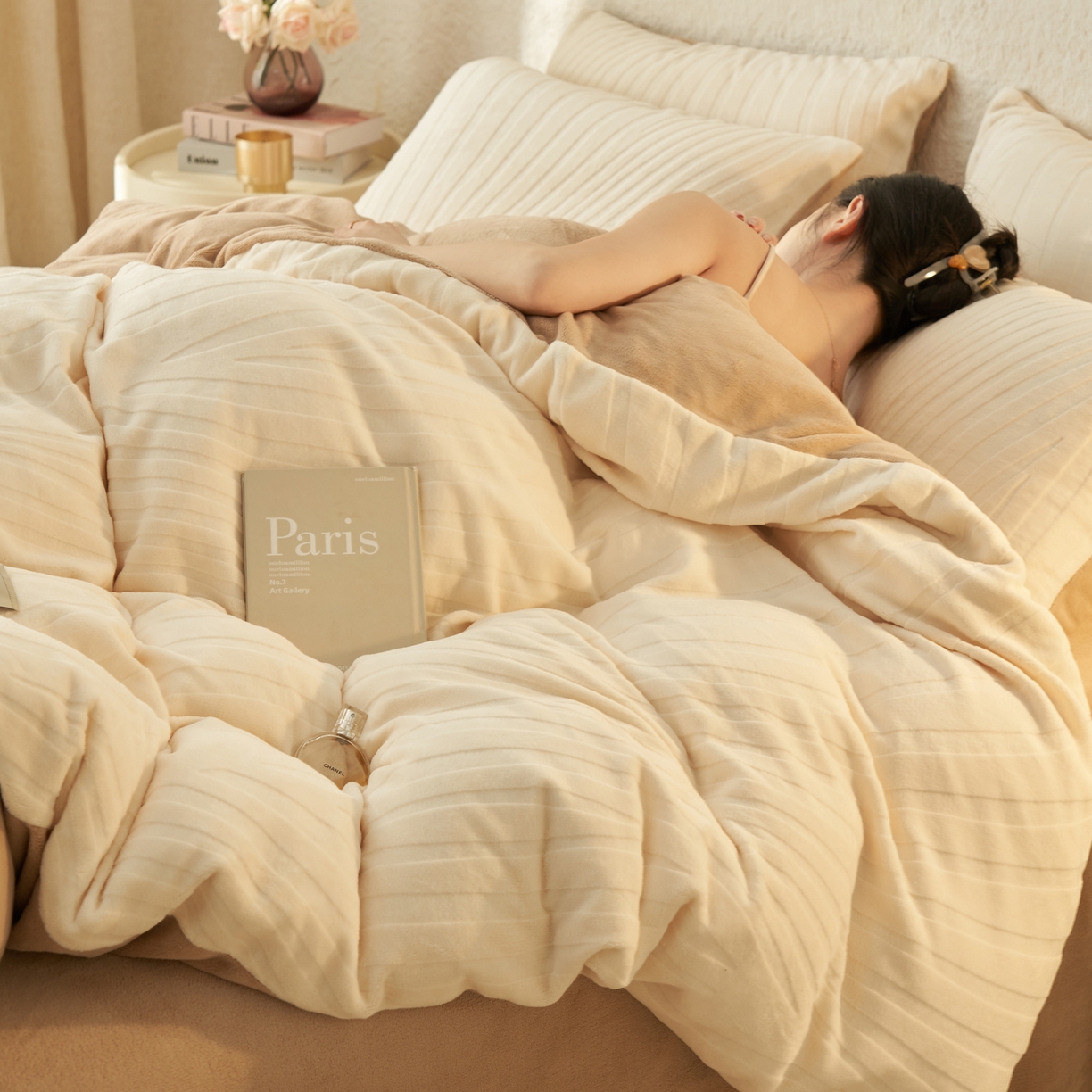 91家纺网 家纺一手货源 找家纺 （总）寐绸家纺 2025秋冬新款230g牛奶绒曲线雕花四件套