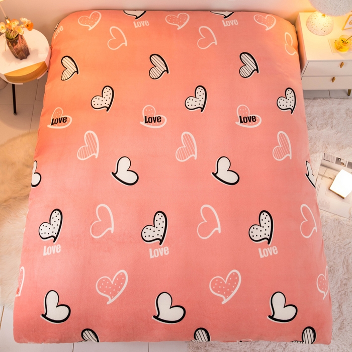 91家纺网 家纺一手货源 找家纺 宅部落 2025新款高克重牛奶绒卡通印花单被套 心动