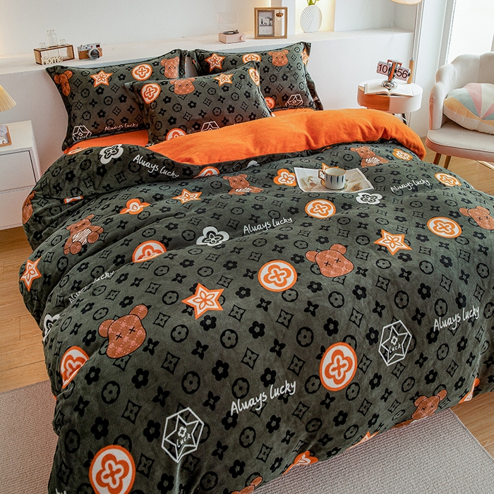 91家纺网 家纺一手货源 找家纺 宅部落 2025新款高克重牛奶绒卡通印花单被套 幸运熊