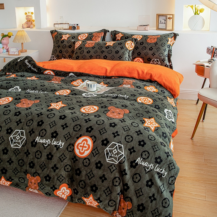 91家纺网 家纺一手货源 找家纺 宅部落 2025新款高克重牛奶绒卡通印花单被套 幸运熊