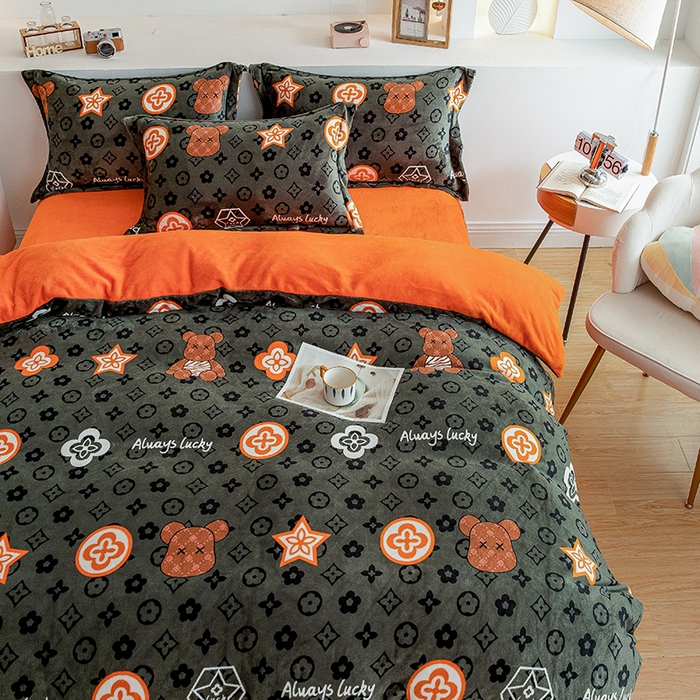 91家纺网 家纺一手货源 找家纺 宅部落 2025新款高克重牛奶绒卡通印花单被套 幸运熊