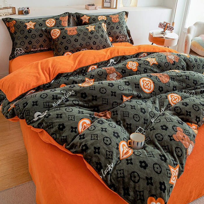 91家纺网 家纺一手货源 找家纺 宅部落 2025新款高克重牛奶绒卡通印花单被套 幸运熊