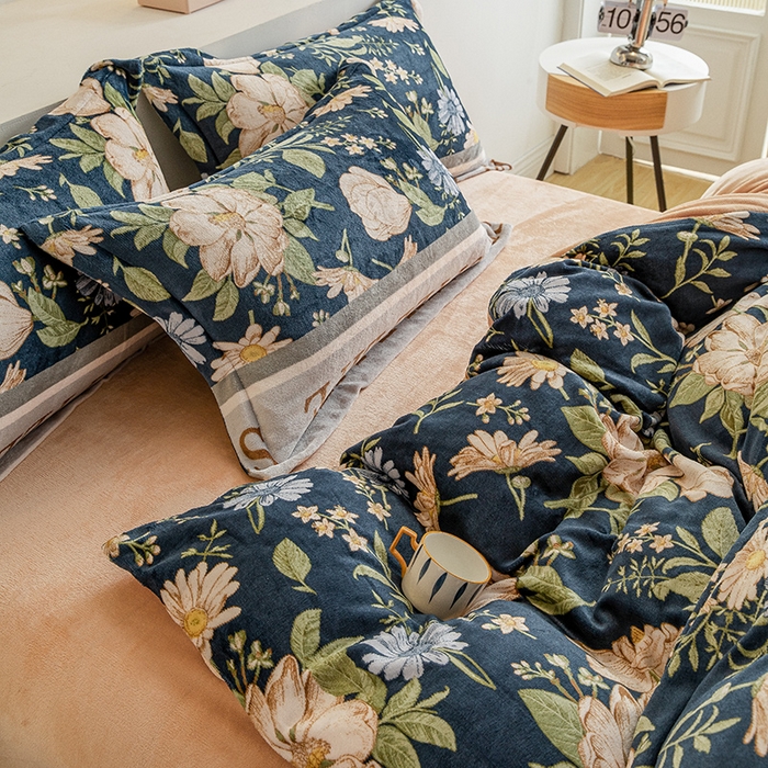 91家纺网 家纺一手货源 找家纺 宅部落 2025新款高克重牛奶绒卡通印花单被套 兰黛佳人