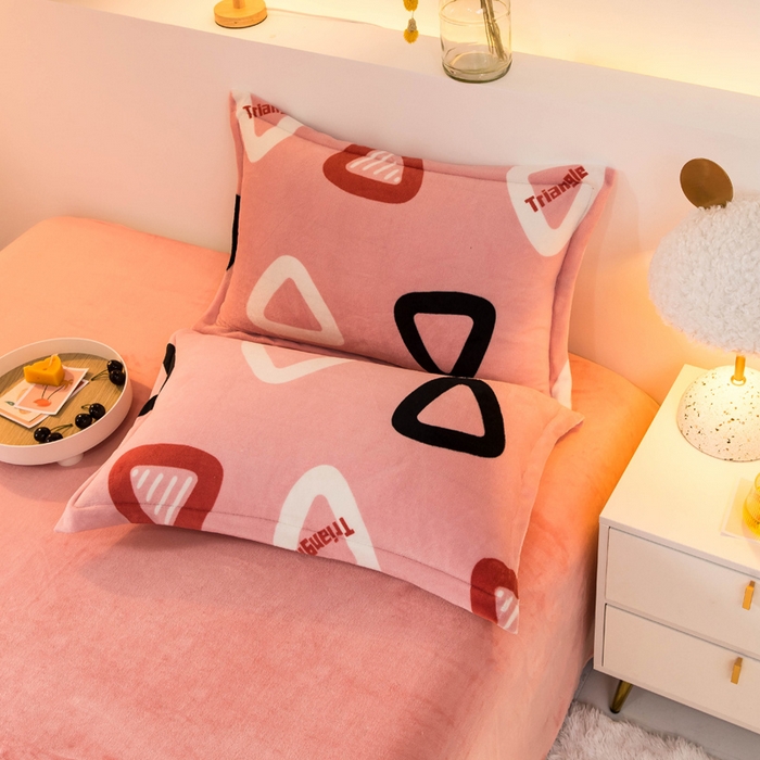 91家纺网 家纺一手货源 找家纺 宅部落 2025新款高克重牛奶绒卡通印花单被套 简约时代