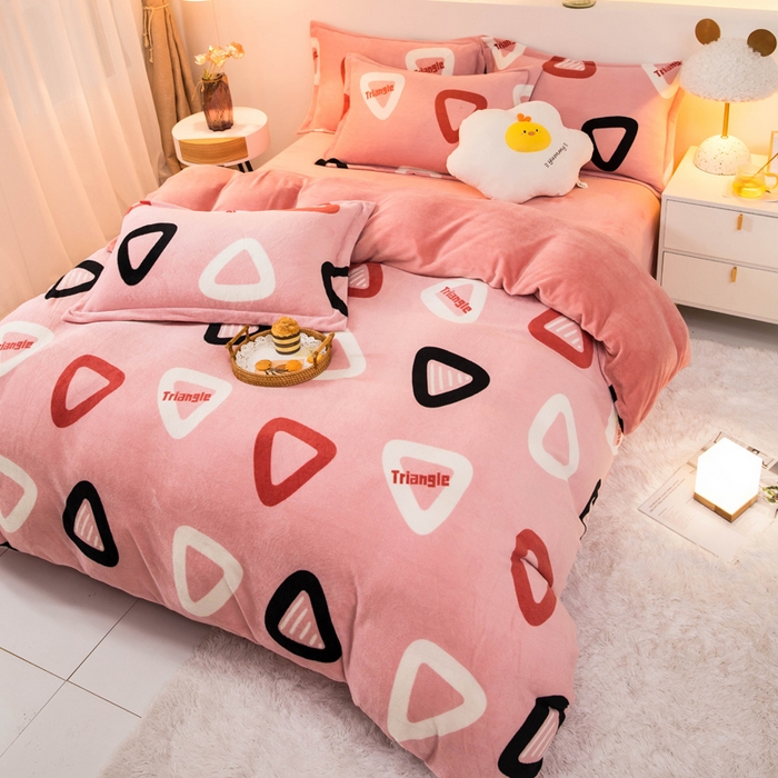 91家纺网 家纺一手货源 找家纺 宅部落 2025新款高克重牛奶绒卡通印花单被套 简约时代