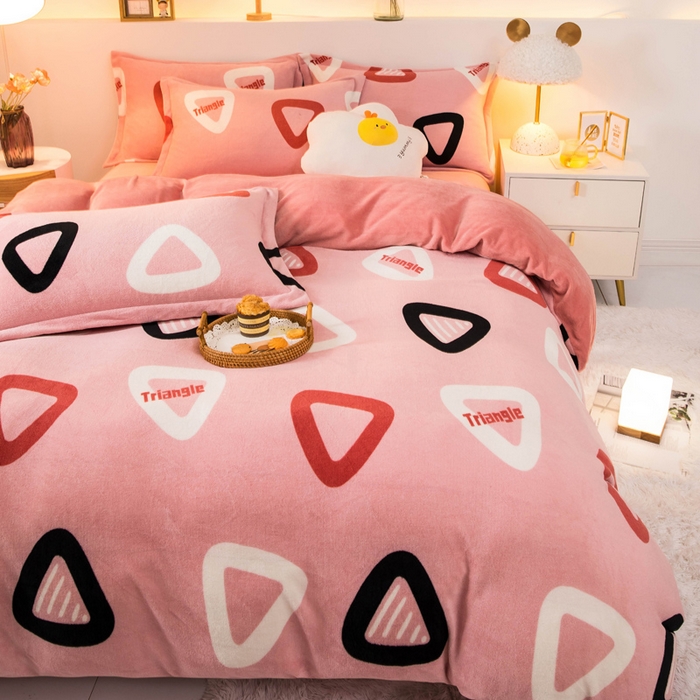 91家纺网 家纺一手货源 找家纺 宅部落 2025新款高克重牛奶绒卡通印花单被套 简约时代