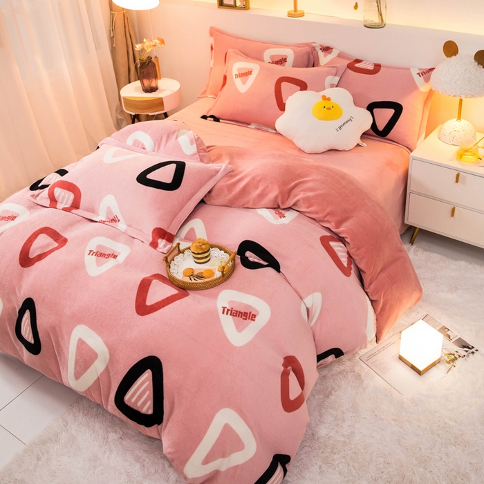 91家纺网 家纺一手货源 找家纺 宅部落 2025新款高克重牛奶绒卡通印花单被套 简约时代