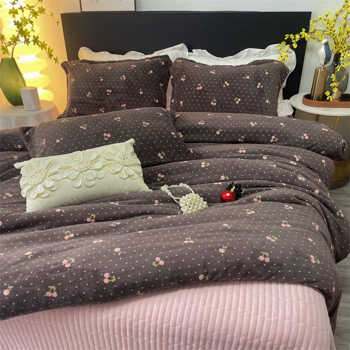 91家纺网 家纺一手货源 找家纺 （总）富缦庭 2024新款直播爆款小清新印花牛奶绒床盖四件套