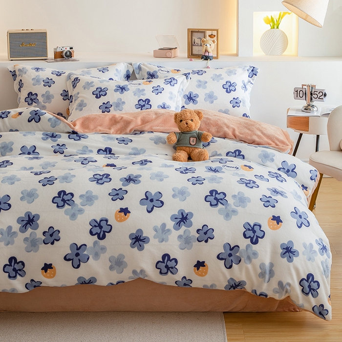 91家纺网 家纺一手货源 找家纺 宅部落 2025新款高克重牛奶绒卡通印花单被套 花韵