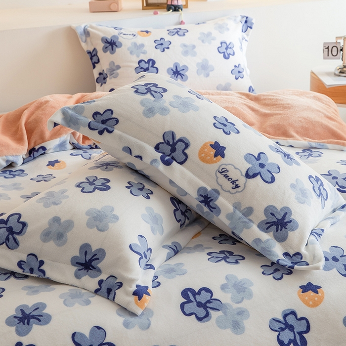 91家纺网 家纺一手货源 找家纺 宅部落 2025新款高克重牛奶绒卡通印花单被套 花韵