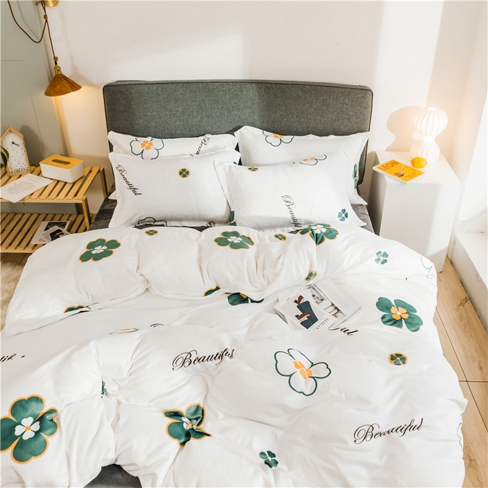 91家纺网 家纺一手货源 找家纺 宅部落 2025新款高克重牛奶绒卡通印花单被套 爱的花语（白）