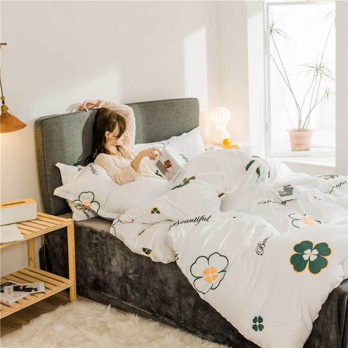 91家纺网 家纺一手货源 找家纺 宅部落 2025新款高克重牛奶绒卡通印花单被套 爱的花语（白）