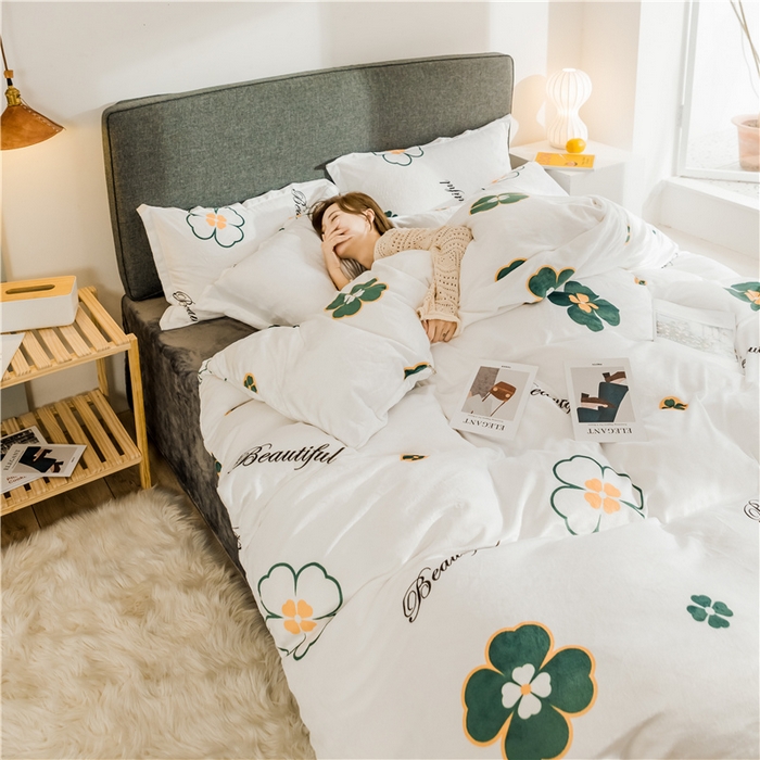 91家纺网 家纺一手货源 找家纺 宅部落 2025新款高克重牛奶绒卡通印花单被套 爱的花语（白）