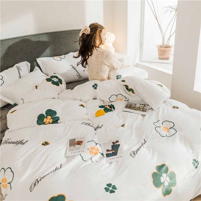 91家纺网 家纺一手货源 找家纺 宅部落 2025新款高克重牛奶绒卡通印花单被套 爱的花语（白）