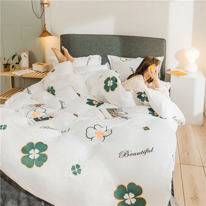 91家纺网 家纺一手货源 找家纺 宅部落 2025新款高克重牛奶绒卡通印花单被套 爱的花语（白）