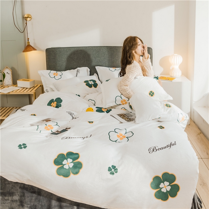 91家纺网 家纺一手货源 找家纺 宅部落 2025新款高克重牛奶绒卡通印花单被套 爱的花语（白）
