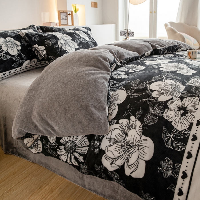 91家纺网 家纺一手货源 找家纺 宅部落 2025新款高克重牛奶绒卡通印花单被套 冬恋