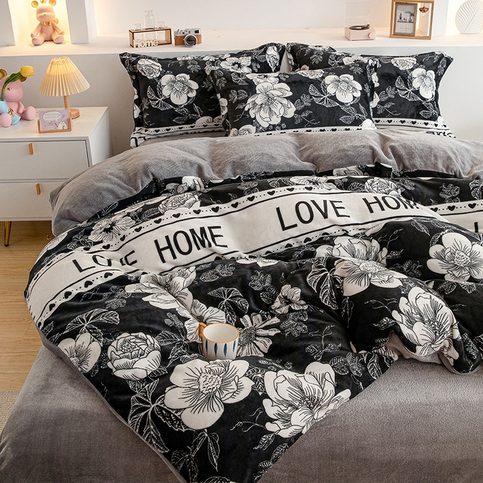 91家纺网 家纺一手货源 找家纺 宅部落 2025新款高克重牛奶绒卡通印花单被套 冬恋