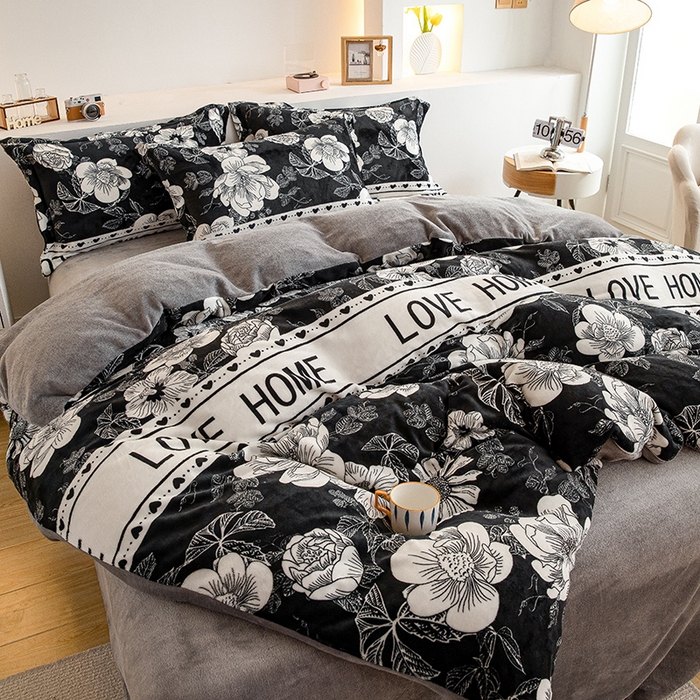 91家纺网 家纺一手货源 找家纺 宅部落 2025新款高克重牛奶绒卡通印花单被套 冬恋