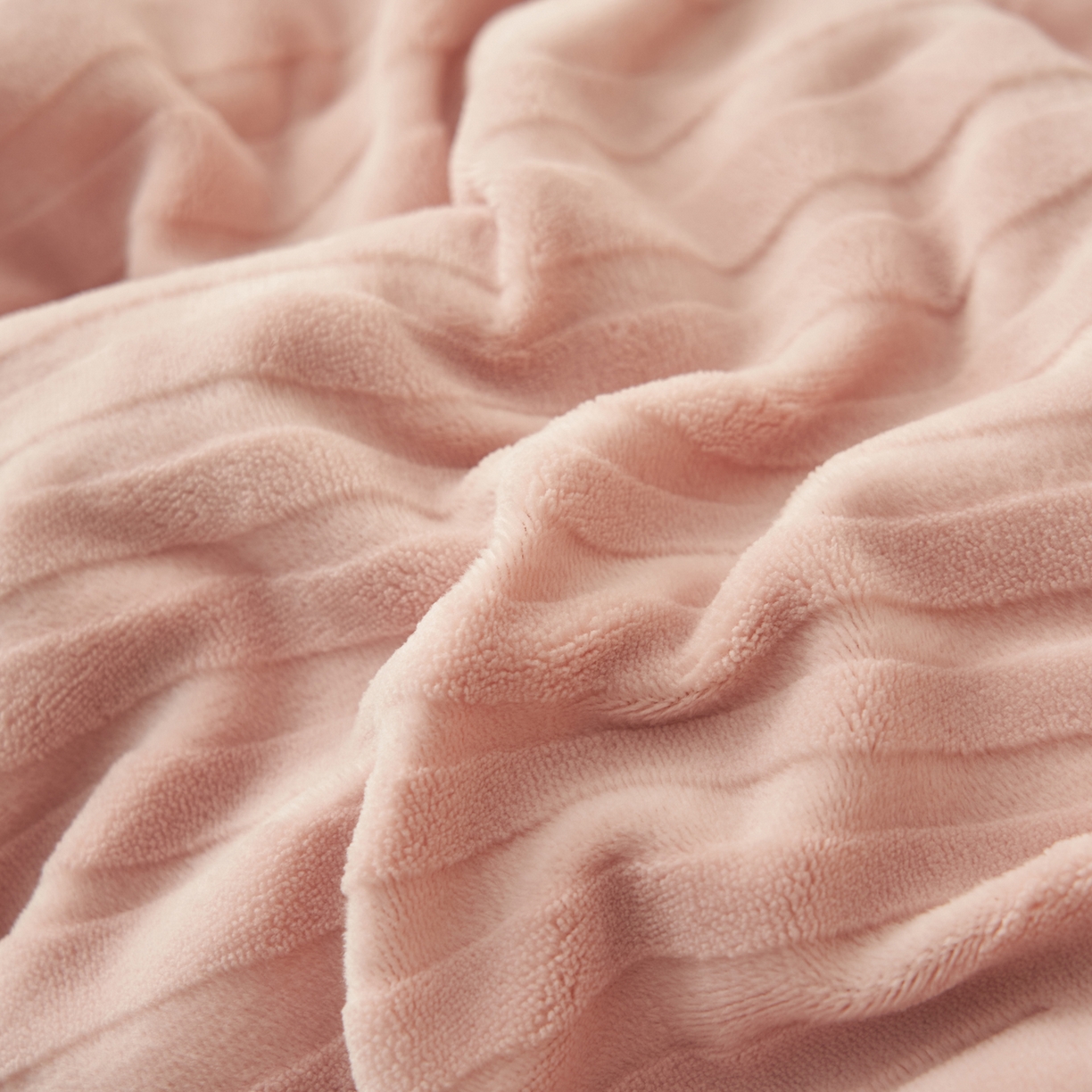 91家纺网 家纺一手货源 找家纺 寐绸家纺 2025秋冬新款230g牛奶绒曲线雕花四件套 宽条曲线四件套-豆沙