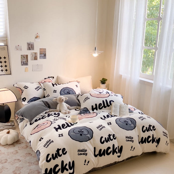 91家纺网 家纺一手货源 找家纺 宅部落 2025新款高克重牛奶绒卡通印花单被套 愤怒的小煤球