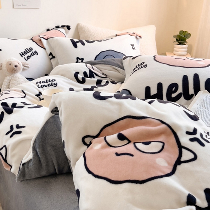91家纺网 家纺一手货源 找家纺 宅部落 2025新款高克重牛奶绒卡通印花单被套 愤怒的小煤球
